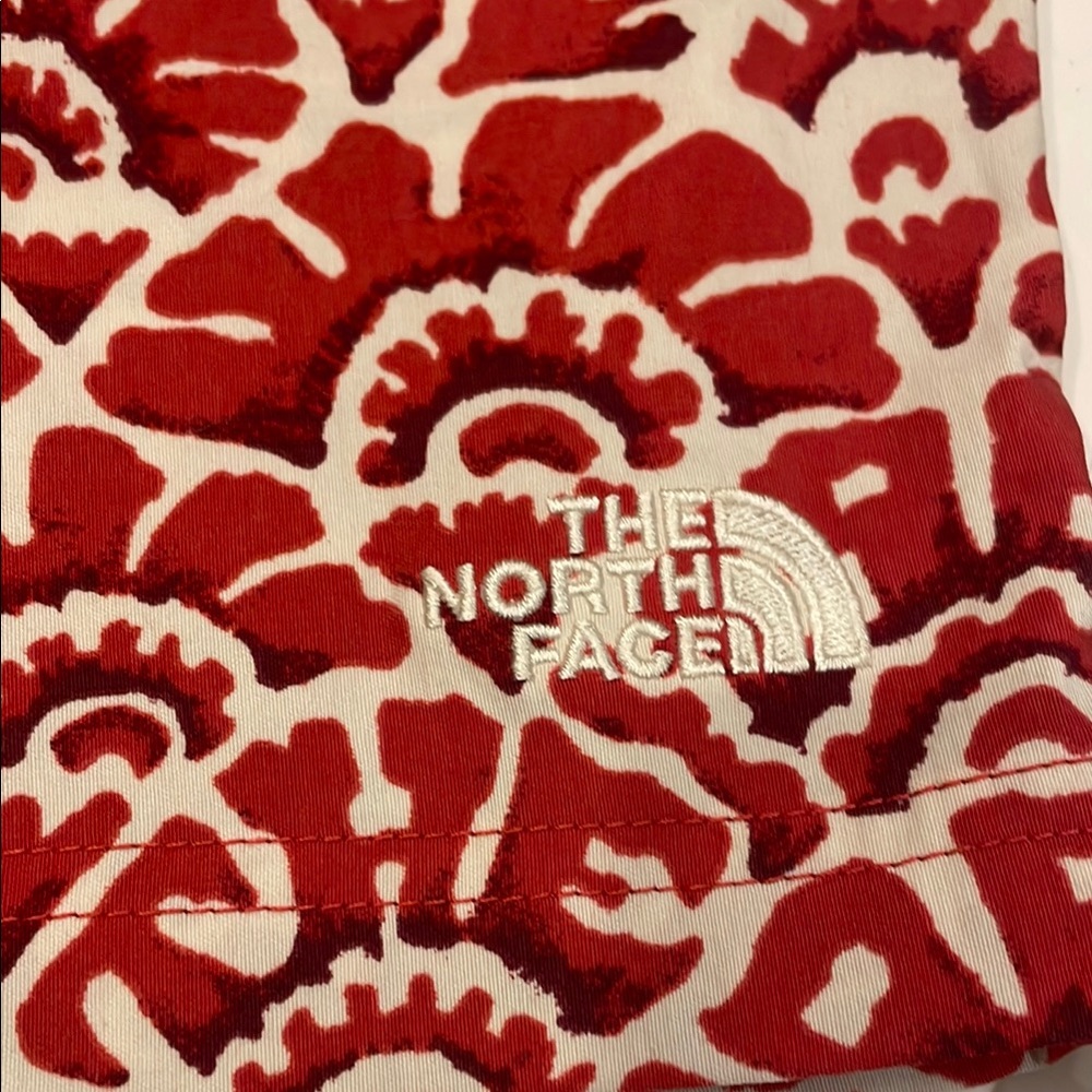 The north face size xxl Red and White Patterned Shorts in like new condition - Picture 2 of 6